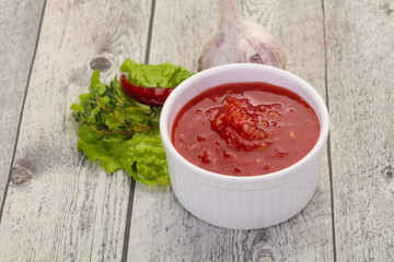 Spicy tomato and garlic sauce