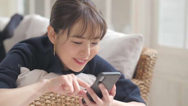 4K・スマートフォン・女性