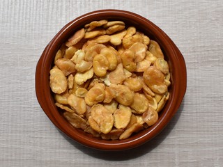 Habas fritas para aperitivo.