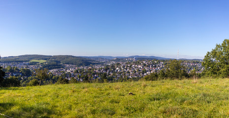Siegener Innenstadt, Haardter Berg und Wellersberg vom Lindenberg