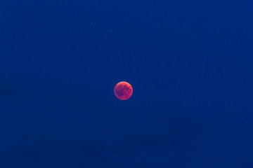 Blutmond und Sterne