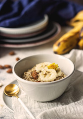 oatmeal porridge with banana and almond