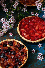 Apple tart with berries