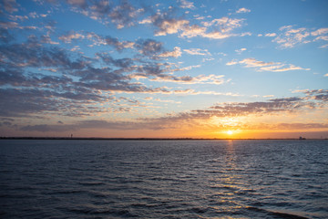Sonnenuntergang am Fluss