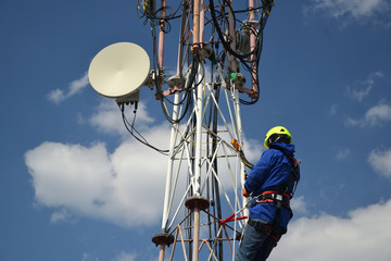 Telocom job climbing and maintenance