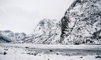 Fototapeta premium Winter Trekking to Djupfjordvatnet Lake on Lofoten Archipelago in the Arctic Circle in Norway