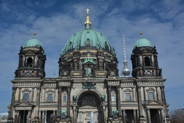 Fototapeta na wymiar Berlin, Germany – April 9, 2015: Berlin Cathedral, Berliner Dom (Upper parish church and cathedral to Berlin) at the Lustgarten on Museum Island is an Evangelical church and dynastic tomb in Berlin
