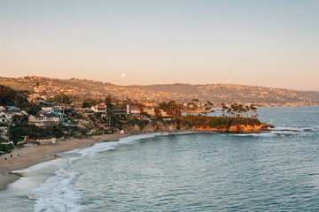 Fototapeta na wymiar Sunset view of Crescent Bay in Laguna Beach, Orange County, California