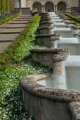 Wasserparadies, öffentlicher Park mit Springbrunnen und kleinen Wasserfällen in Baden-Baden