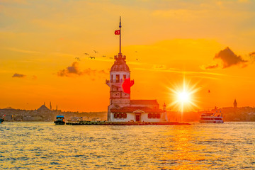 Fototapeta premium Maiden's Tower in istanbul, Turkey (KIZ KULESI - USKUDAR)