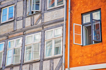 Fototapeta premium Famous Nyhavn (New Harbour) bay in Copenhagen, a historic 17 century European waterfront with colorful buildings. A starting point for boat and canal tours.