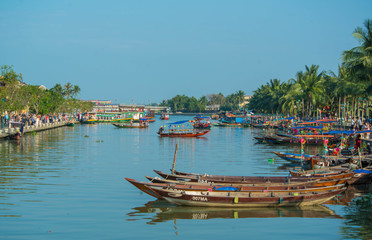 Fototapeta na wymiar Hoi An and its architecture, boats and lights.