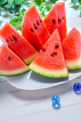 新鮮で美味しそうなスイカ