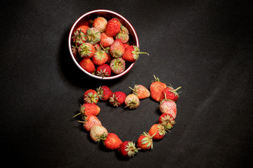 Fototapeta na wymiar Strawberries on the plate
