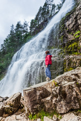 Obraz premium Tourist woman at waterfall Svandalsfossen, Norway