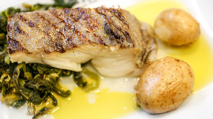 dos de cabillaud et pommes de terre
