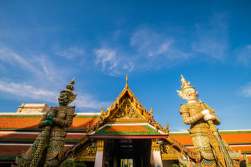 Fototapeta premium Wat Phra Kaew emerald buddhist temple at Bangkok