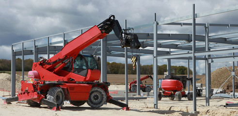 Ossature métallique d'un batiment en construction