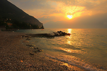 romantischer Sonnenuntergang in Gargnano am Gardasee