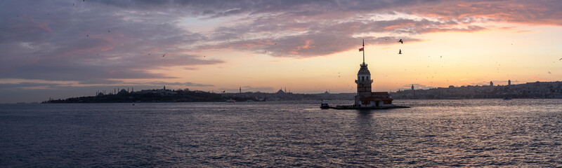 Naklejka premium Panaromic Maiden's Tower Sunset in Istanbul, Turkey