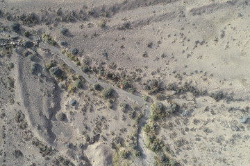 caminando entre paisaje desertico