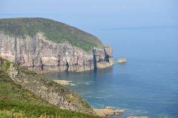 Falaises rocheuses des C&ocirc;tes d'Armor en Bretagne