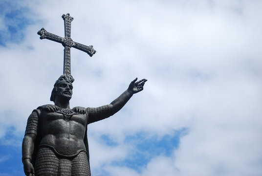 Don Pelayo statue