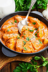Meat in creamy tomato sauce i