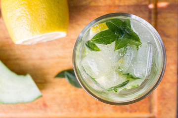  summer refreshing mint and lemon cocktail