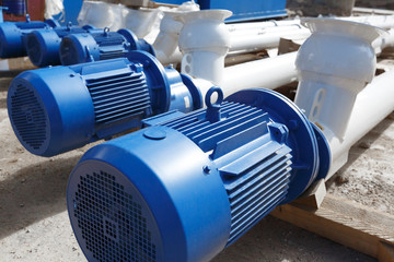 Electrical engine. Drive screw feeder.