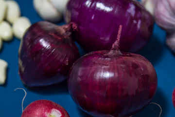 red onion and garlic