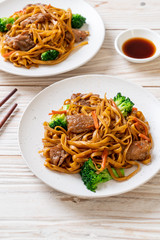 stir-fried noodles with pork and vegetable