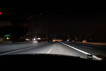 Fototapeta na wymiar autoroute de nuit