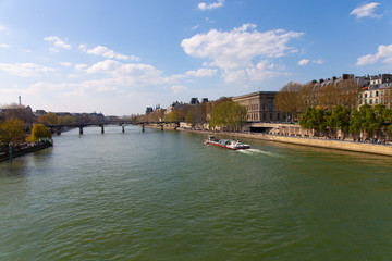 Fototapeta premium Quai de Seine, été 2019 Paris