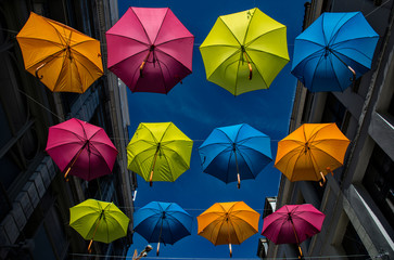 Ciel de parasols à Tournai, Belgique