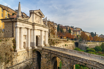 Obraz premium View of Bergamo with Porta San Giacomo gate, Sant Andrea platform of Venetian Walls at morning. Italy