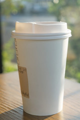Obraz premium 紙コップホットコーヒー 