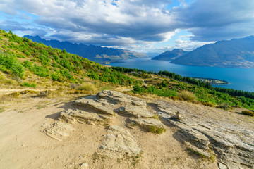 hiking the queenstown hill walkway, lake waktipu, new zealand 38