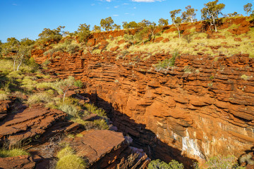 hiking to joffre gorge lookout in karijini national park, western australia 21