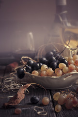 glasses of red and white wine and grapes