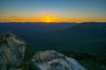 Fototapeta na wymiar sunset at lincolns rock, blue mountains, australia 67