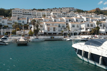 Barcos en puerto deportivo