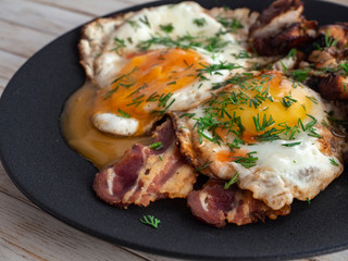 Fried eggs with bacon and smoked Turkey breast