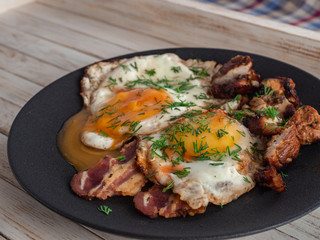 Fried eggs with bacon and smoked Turkey breast