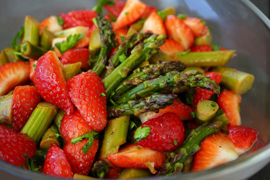 Erdbeeren Spargel Salat