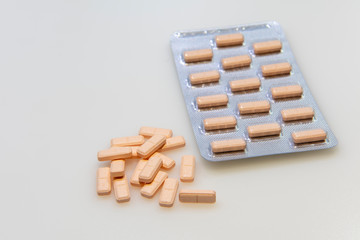 Fármacos sobre fondo blanco