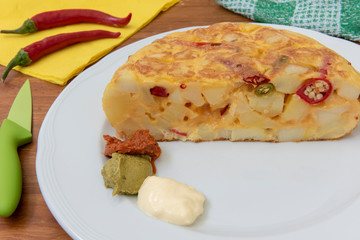 Tortilla De Patata Con Pimientos Picantes