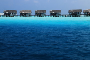 モルディブ　海抜ゼロの青の世界　水上ヴィラ