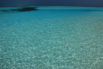 モルディブ　海抜ゼロの青の世界