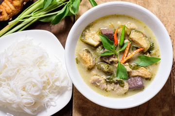 Thai green curry chicken and rice noodles, Thai food